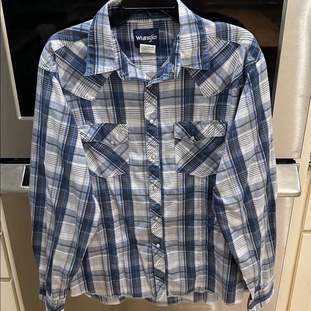 Wrangler Men's Casual Blue and White Plaid Western Shirt